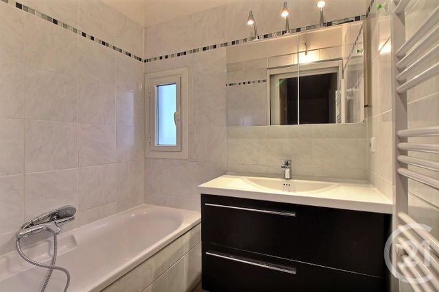 Appartement F4 à louer - 4 pièces - 69.33 m2 - FRESNES - 94 - ILE-DE-FRANCE - Century 21 Eureka
