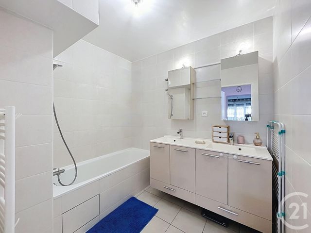 Appartement F4 à louer - 4 pièces - 73.48 m2 - FRESNES - 94 - ILE-DE-FRANCE - Century 21 Eureka