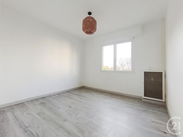Appartement F3 à louer - 3 pièces - 60.32 m2 - FRESNES - 94 - ILE-DE-FRANCE - Century 21 Eureka