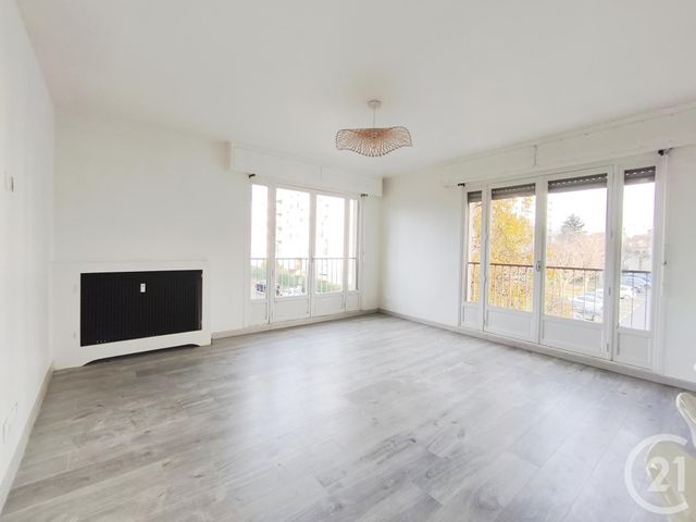 Appartement F3 à louer - 3 pièces - 60.32 m2 - FRESNES - 94 - ILE-DE-FRANCE - Century 21 Eureka