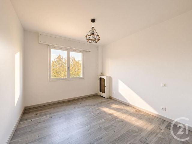 Appartement F3 à vendre - 3 pièces - 60.32 m2 - FRESNES - 94 - ILE-DE-FRANCE - Century 21 Eureka