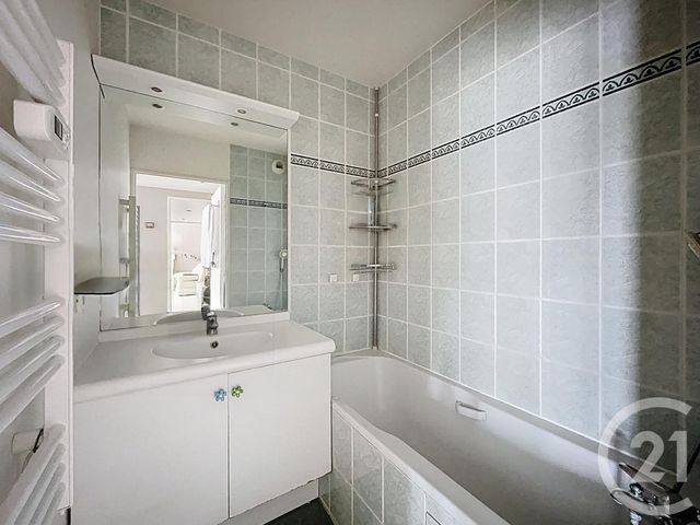 Appartement F4 à vendre - 4 pièces - 74.21 m2 - FRESNES - 94 - ILE-DE-FRANCE - Century 21 Eureka