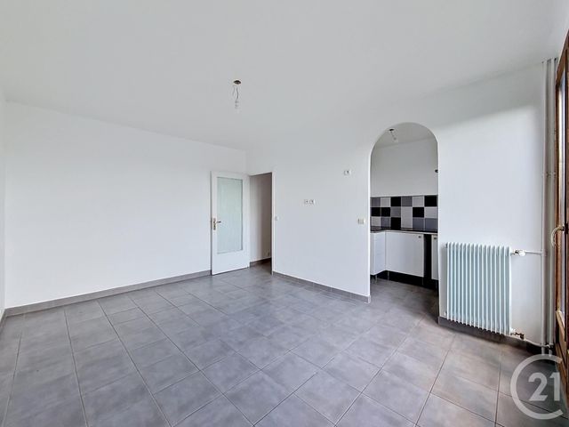 Appartement F2 à vendre - 2 pièces - 40.33 m2 - FRESNES - 94 - ILE-DE-FRANCE - Century 21 Eureka