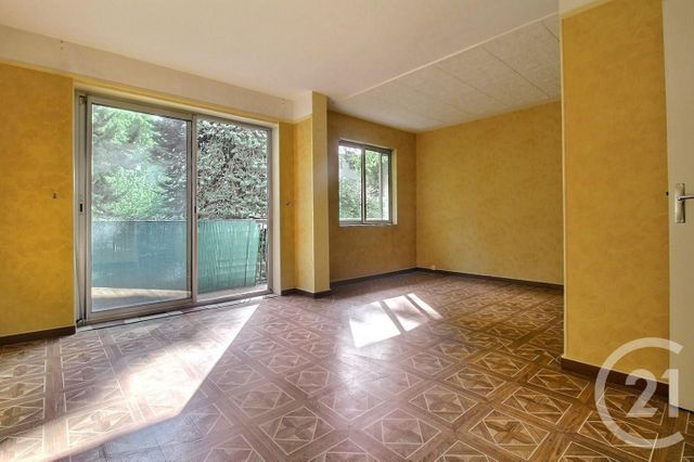Appartement F5 à vendre - 5 pièces - 75.79 m2 - FRESNES - 94 - ILE-DE-FRANCE - Century 21 Eureka