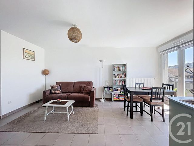 Appartement F4 à vendre - 4 pièces - 79.4 m2 - FRESNES - 94 - ILE-DE-FRANCE - Century 21 Eureka