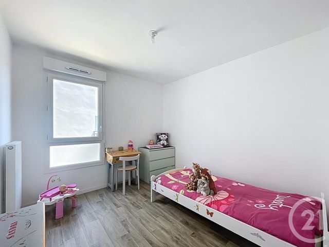 Appartement F4 à vendre - 4 pièces - 79.4 m2 - FRESNES - 94 - ILE-DE-FRANCE - Century 21 Eureka