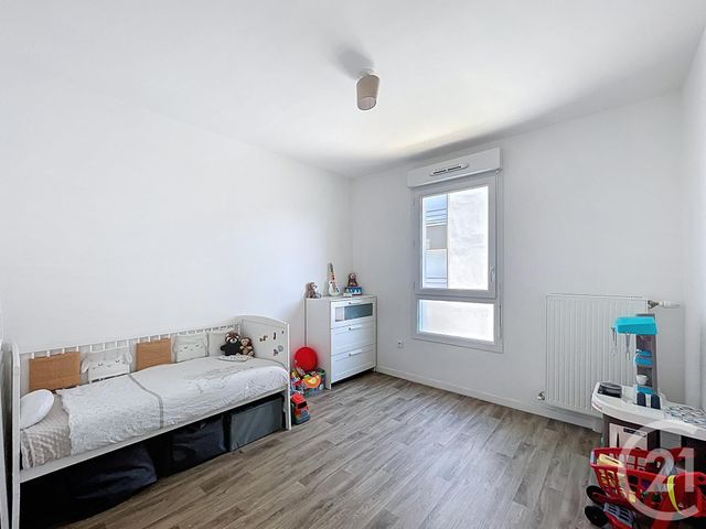 Appartement F4 à vendre - 4 pièces - 79.4 m2 - FRESNES - 94 - ILE-DE-FRANCE - Century 21 Eureka