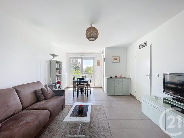 Appartement F4 à vendre - 4 pièces - 79.4 m2 - FRESNES - 94 - ILE-DE-FRANCE - Century 21 Eureka