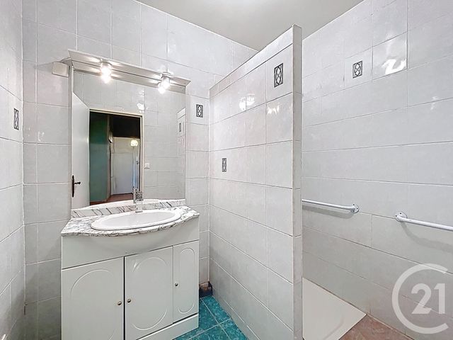 Appartement F2 à vendre - 2 pièces - 54.17 m2 - FRESNES - 94 - ILE-DE-FRANCE - Century 21 Eureka