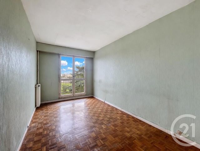 Appartement F2 à vendre - 2 pièces - 54.17 m2 - FRESNES - 94 - ILE-DE-FRANCE - Century 21 Eureka