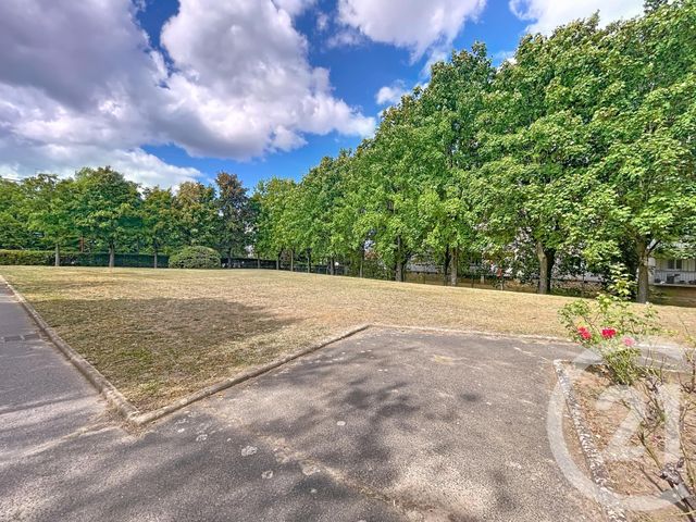 Appartement F2 à vendre - 2 pièces - 54.17 m2 - FRESNES - 94 - ILE-DE-FRANCE - Century 21 Eureka