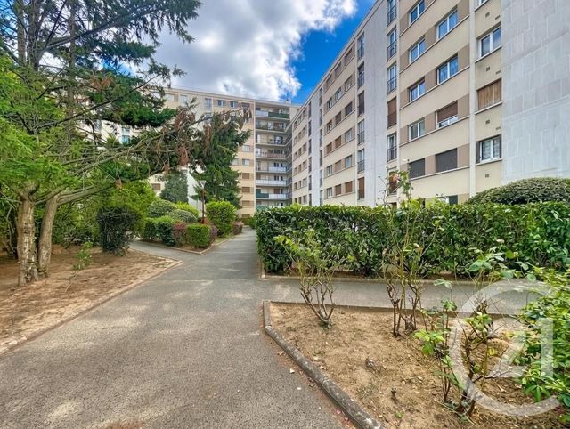 Appartement F2 à vendre - 2 pièces - 54.17 m2 - FRESNES - 94 - ILE-DE-FRANCE - Century 21 Eureka