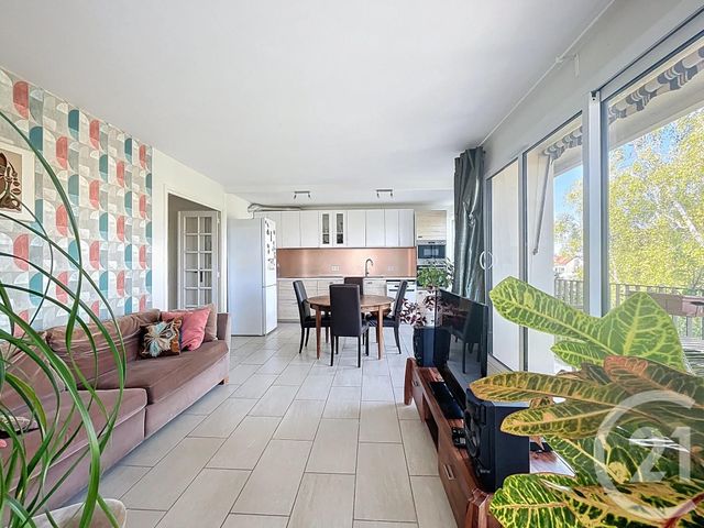 Appartement F5 à vendre - 5 pièces - 84.42 m2 - FRESNES - 94 - ILE-DE-FRANCE - Century 21 Eureka