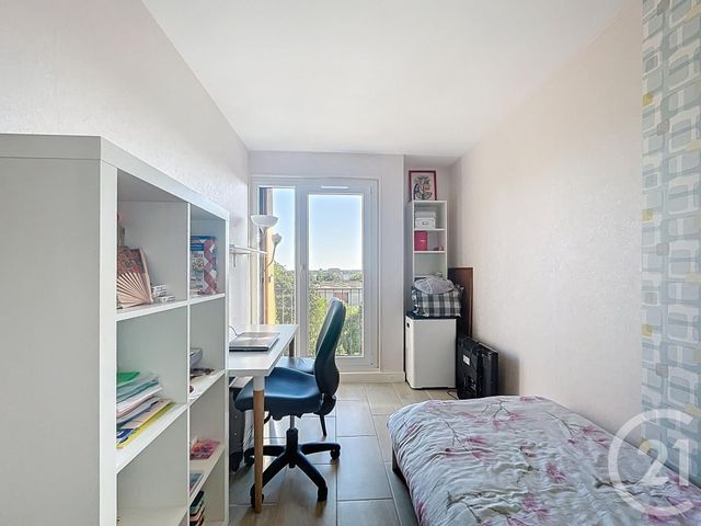 Appartement F5 à vendre - 5 pièces - 84.42 m2 - FRESNES - 94 - ILE-DE-FRANCE - Century 21 Eureka