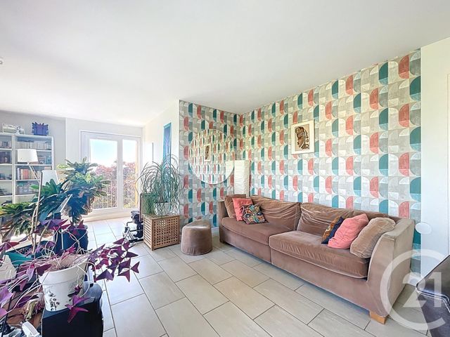 Appartement F5 à vendre - 5 pièces - 84.42 m2 - FRESNES - 94 - ILE-DE-FRANCE - Century 21 Eureka