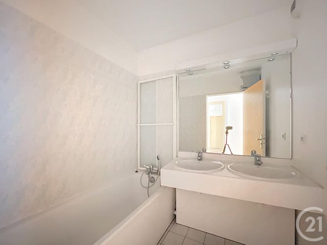 Appartement F4 à vendre - 4 pièces - 74.52 m2 - FRESNES - 94 - ILE-DE-FRANCE - Century 21 Eureka