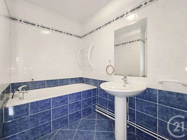 Appartement F3 à louer - 3 pièces - 61.48 m2 - FRESNES - 94 - ILE-DE-FRANCE - Century 21 Eureka