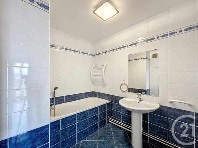 Appartement F3 à louer - 3 pièces - 61.48 m2 - FRESNES - 94 - ILE-DE-FRANCE - Century 21 Eureka