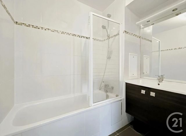 Appartement F3 à louer - 3 pièces - 62.27 m2 - FRESNES - 94 - ILE-DE-FRANCE - Century 21 Eureka