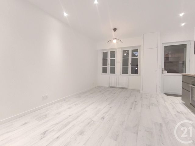 Appartement F2 à louer - 2 pièces - 33.76 m2 - WISSOUS - 91 - ILE-DE-FRANCE - Century 21 Eureka