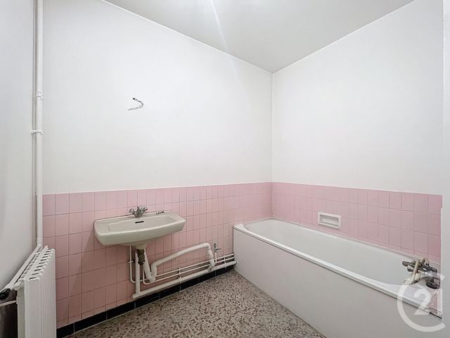 Appartement F2 à vendre - 2 pièces - 60.78 m2 - FRESNES - 94 - ILE-DE-FRANCE - Century 21 Eureka