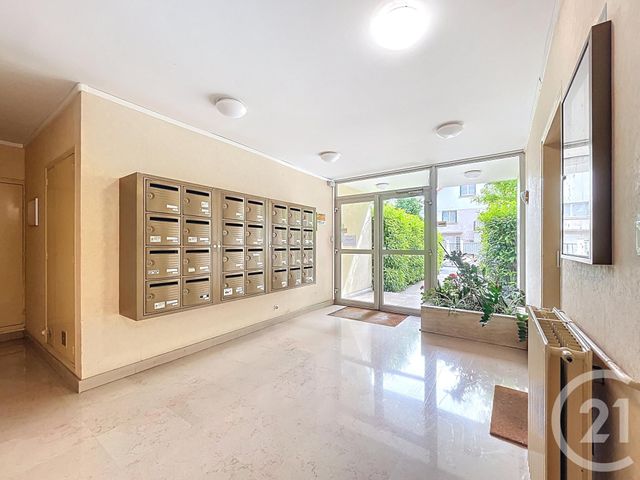 Appartement F2 à vendre - 2 pièces - 60.78 m2 - FRESNES - 94 - ILE-DE-FRANCE - Century 21 Eureka