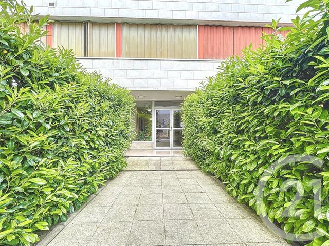 Appartement F2 à vendre - 2 pièces - 60.78 m2 - FRESNES - 94 - ILE-DE-FRANCE - Century 21 Eureka