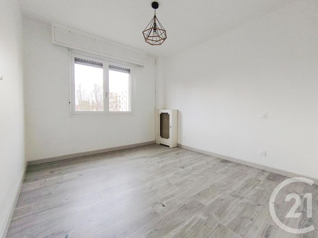 Appartement F3 à louer - 3 pièces - 60.32 m2 - FRESNES - 94 - ILE-DE-FRANCE - Century 21 Eureka