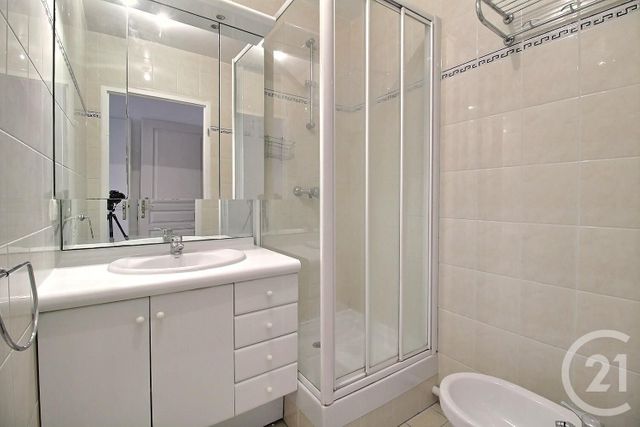 Appartement F2 à louer - 2 pièces - 47.06 m2 - FRESNES - 94 - ILE-DE-FRANCE - Century 21 Eureka