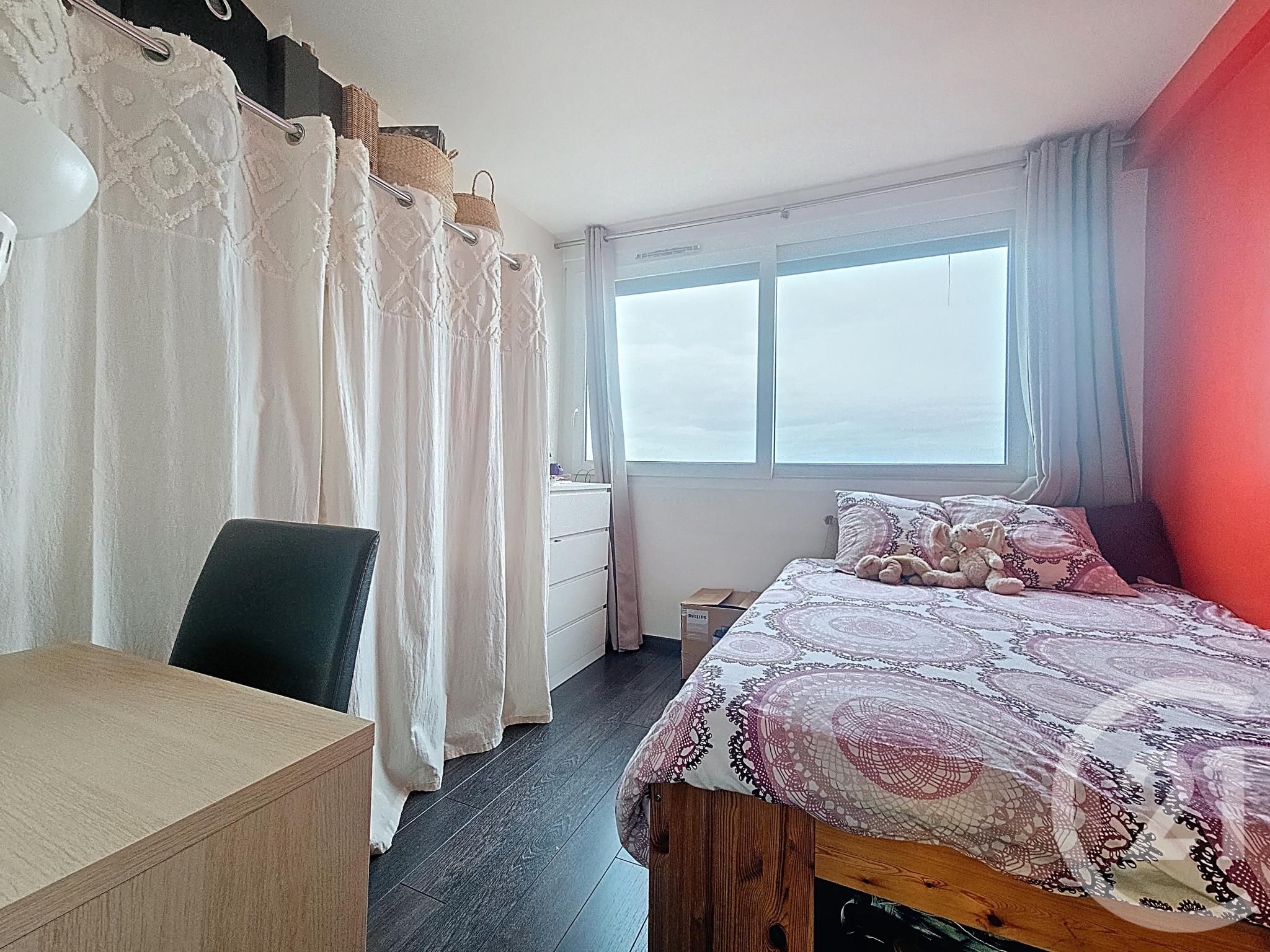 Appartement F5 à vendre - 5 pièces - 80.47 m2 - FRESNES - 94 - ILE-DE-FRANCE - Century 21 Eureka — 8