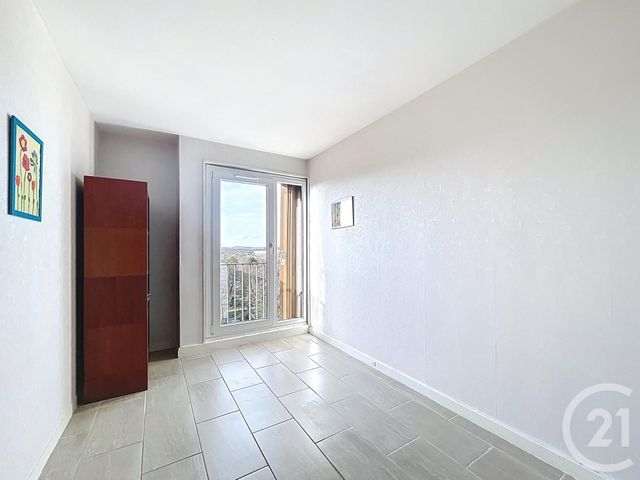 Appartement F5 à vendre - 5 pièces - 84.42 m2 - FRESNES - 94 - ILE-DE-FRANCE - Century 21 Eureka