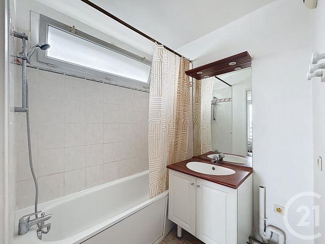 Appartement F1 à louer - 1 pièce - 32.85 m2 - FRESNES - 94 - ILE-DE-FRANCE - Century 21 Eureka