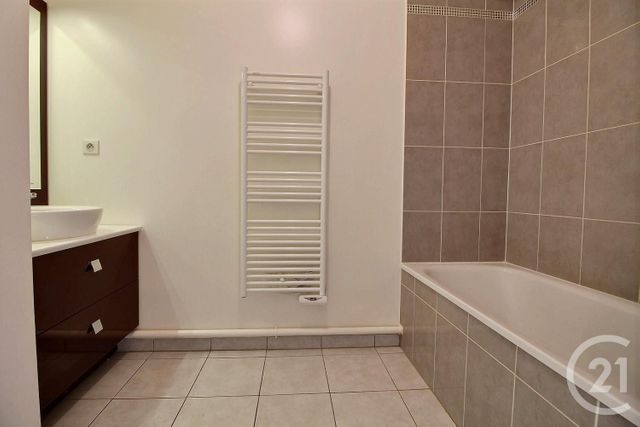 Appartement F3 à louer - 3 pièces - 62.41 m2 - FRESNES - 94 - ILE-DE-FRANCE - Century 21 Eureka