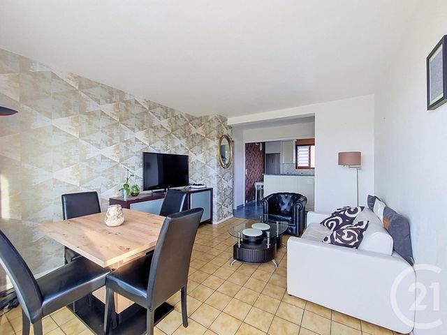 Appartement F4 à vendre - 4 pièces - 62.14 m2 - FRESNES - 94 - ILE-DE-FRANCE - Century 21 Eureka