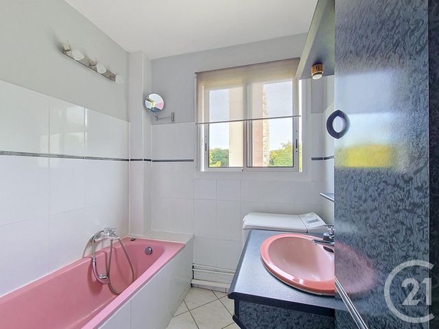 Appartement F4 à vendre - 4 pièces - 62.14 m2 - FRESNES - 94 - ILE-DE-FRANCE - Century 21 Eureka