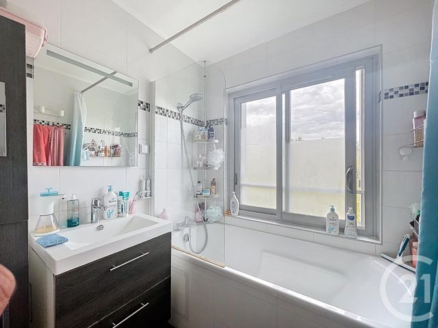 Appartement F3 à vendre - 3 pièces - 55.8 m2 - FRESNES - 94 - ILE-DE-FRANCE - Century 21 Eureka