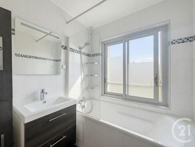 Appartement F3 à vendre - 3 pièces - 55.8 m2 - FRESNES - 94 - ILE-DE-FRANCE - Century 21 Eureka