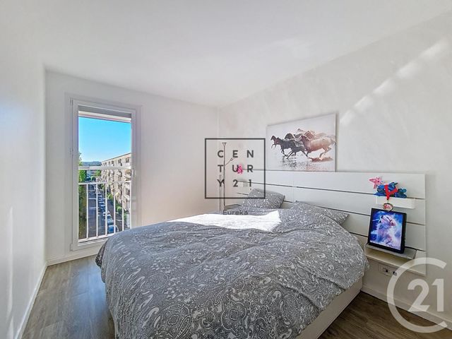 Appartement F3 à vendre - 3 pièces - 51.6 m2 - FRESNES - 94 - ILE-DE-FRANCE - Century 21 Eureka