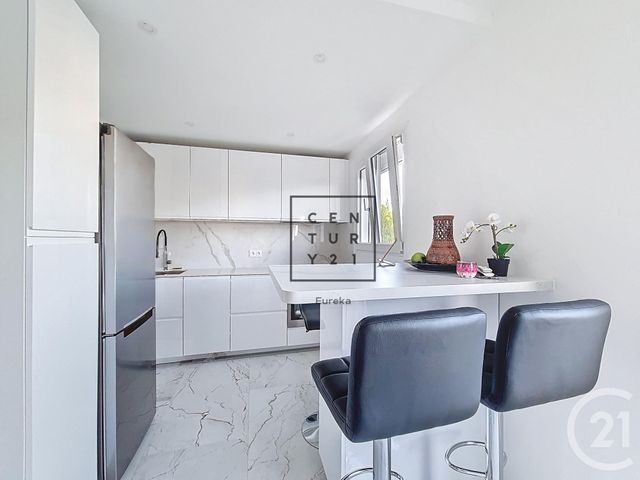 Appartement F3 à vendre - 3 pièces - 51.6 m2 - FRESNES - 94 - ILE-DE-FRANCE - Century 21 Eureka